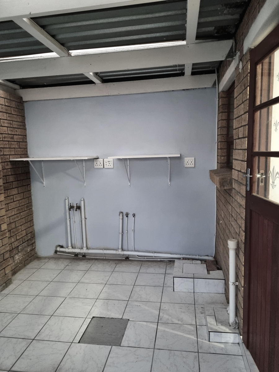 To Let 2 Bedroom Property for Rent in Muizenberg Western Cape